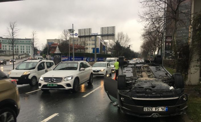 Sarıyer’de otomobil takla attı, cadde trafiğe kapatıldı