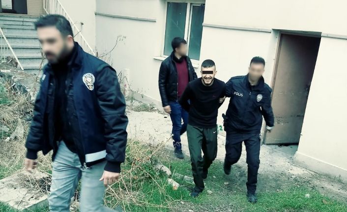 Silahla adam kaçıran 2 şüpheli polis tarafından yakalandı