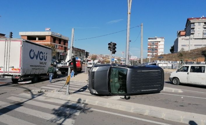 Takla atan araçtan burunları bile kanamadan çıktılar