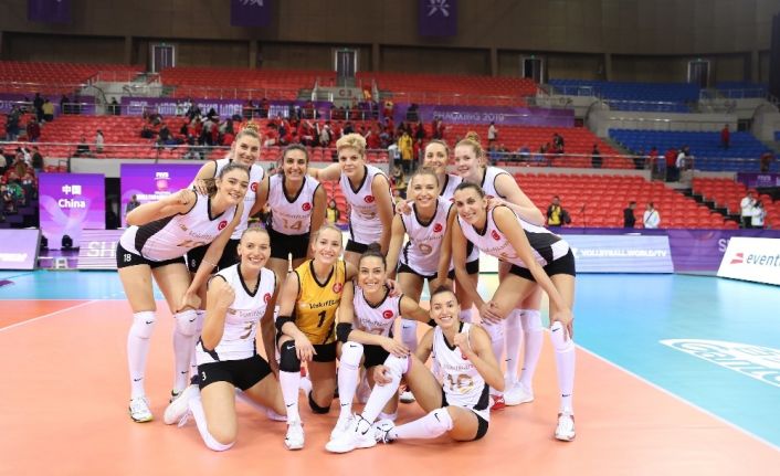 VakıfBank, Dünya Şampiyonası’na galibiyetle başladı