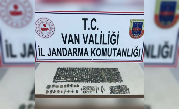 Van’da 656 adet tarihi eser ele geçirildi