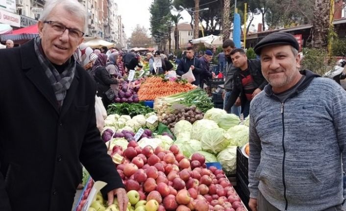 Yeni yıl öncesi Ödemiş pazarına yoğun ilgi