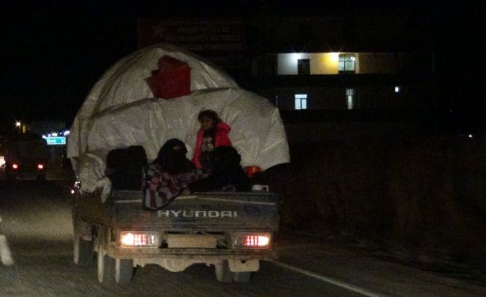 Yüzlerce Suriyeli Telabyad’a dönüş yaptı