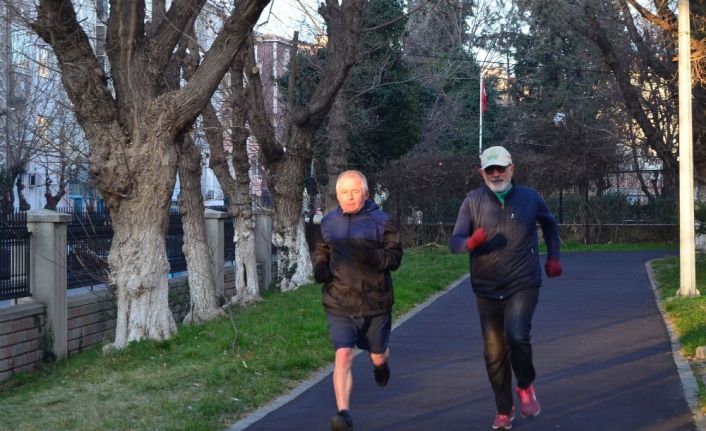 40 yıldır koşuyor, şimdi yarışa hazırlanıyor