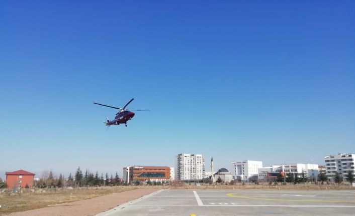 84 yaşındaki hasta hava ambulansı ile hastaneye yetiştirildi