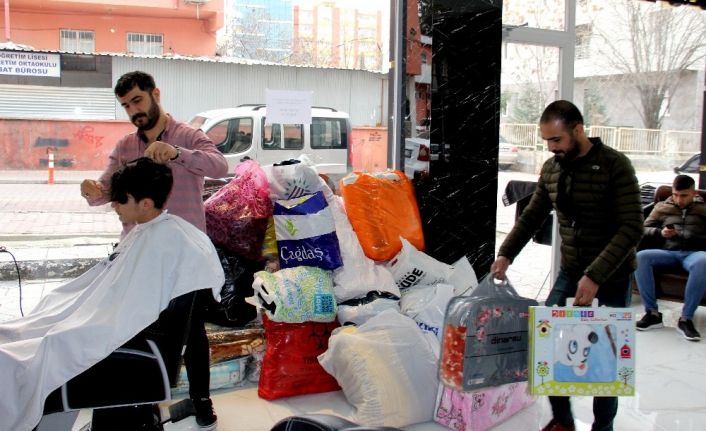 Adıyamanlı berberden depremzedelere anlamlı yardım