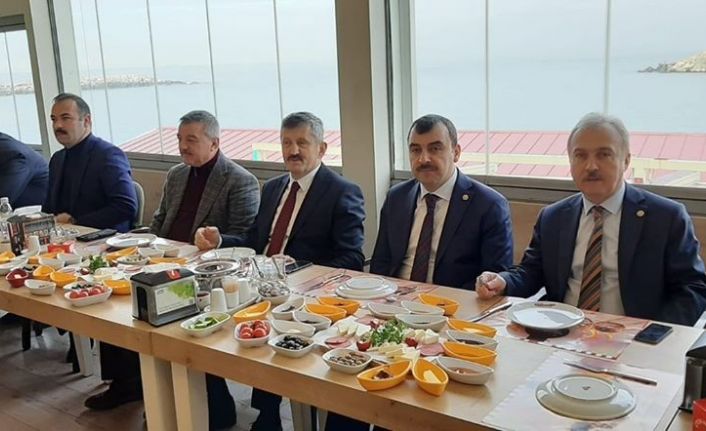 AK Parti heyeti, 2020 yatırımlarını gazetecilere açıkladı