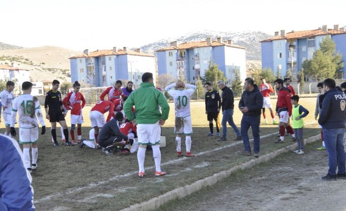 Amatör lig maçında korku dolu dakikalar