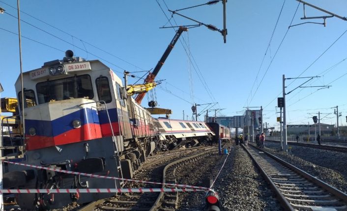 Ankara’da yolcu treni raydan çıktı