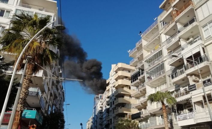 Antalya’da iş merkezinde korkutan yangın (1)