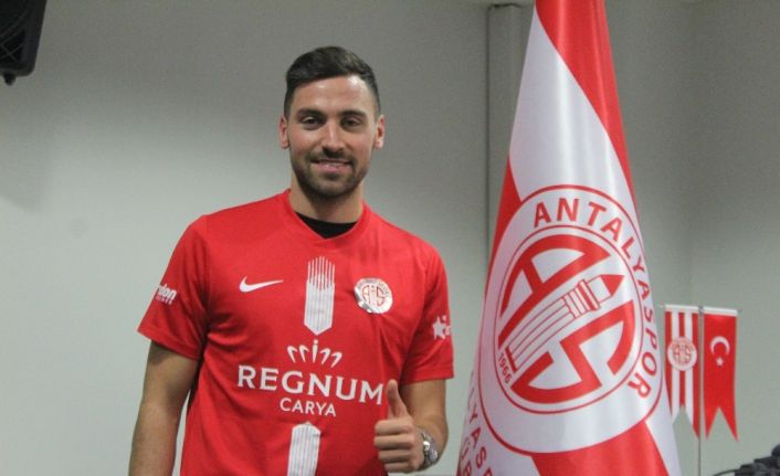 Antalyaspor’da Sinan Gümüş resmi sözleşmeyi imzaladı