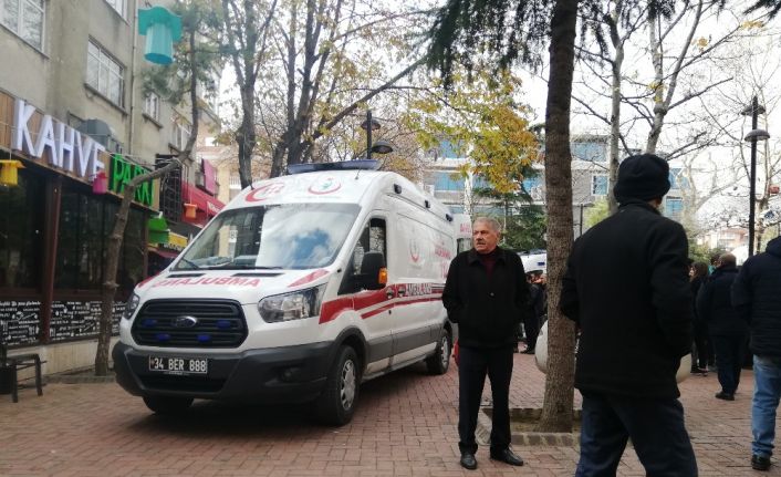 Avcılar’da bıçaklı kavga: 1’i ağır 2 yaralı