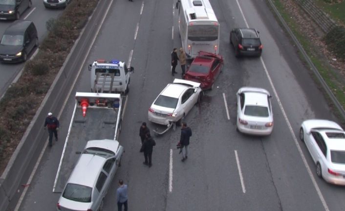 Bağcılar’da zincirleme kaza, trafikte yoğunluk oluştu