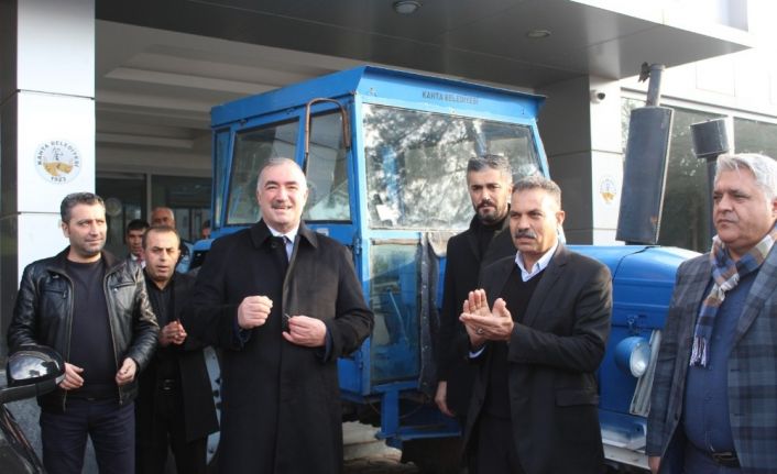 Başkan Turanlı, makam aracını bıraktı