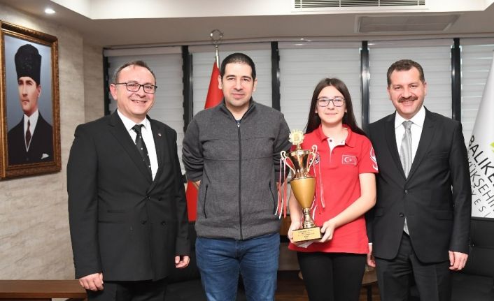 Başkan Yılmaz Balıkesirli milli sporcuyu ağırladı