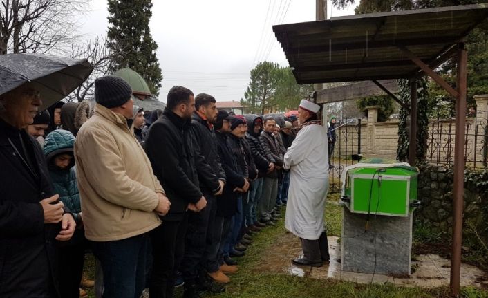 Baygın halde kaldırıldığı hastanede hayatını kaybeden genç son yolculuğuna uğurlandı