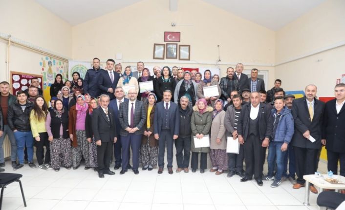 Burdur’da sürü yönetimi eğitimini tamamlayan çiftçilere sertifika