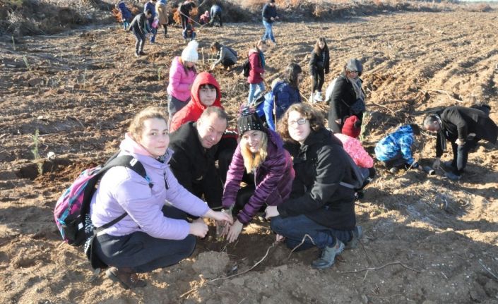 Çanakkale’de ’Toprak Dede’ için 100 fidan dikildi