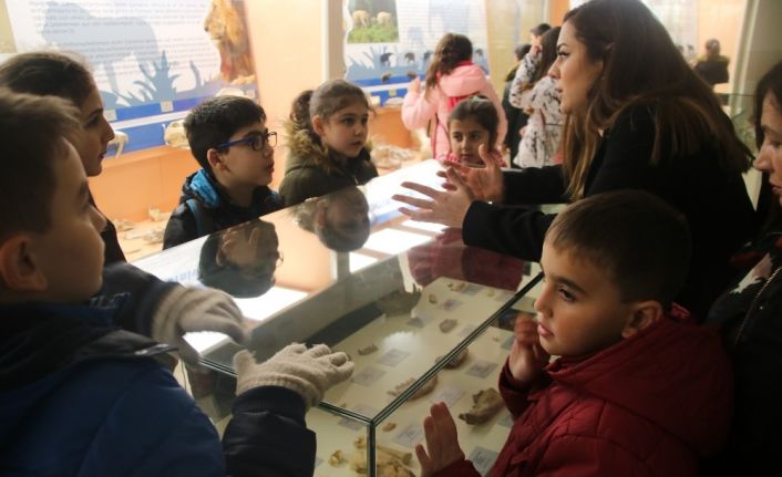 Çankayalı çocuklar Tabiat Tarihi Müzesi’ni gezdi