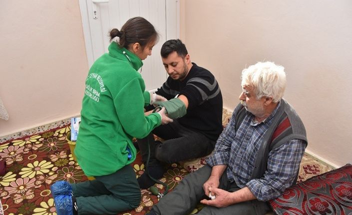 Ceyhan’da mahallelere sağlık ve temizlik çıkarması