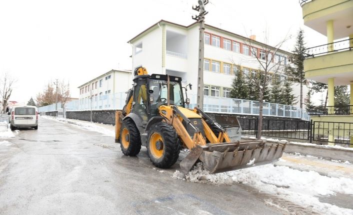 Çorum Belediyesi’nde kar mesaisi