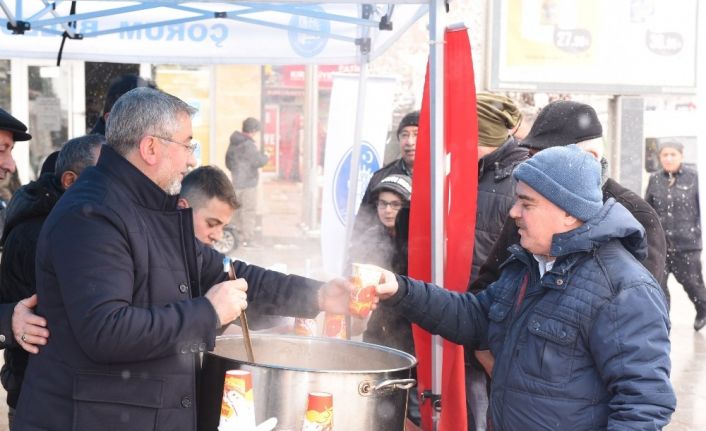 Çorum Belediyesi’nden sıcak çorba ikramı