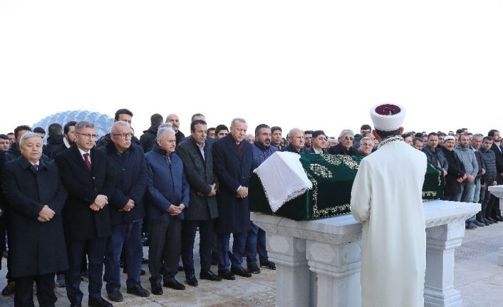 Cumhurbaşkanı Erdoğan, Büyük Çamlıca Camii’nde bir vatandaşın cenazesine katıldı