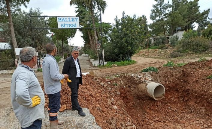 Didim Belediyesi Akbük’te yağmur suyu kanalı yapıyor