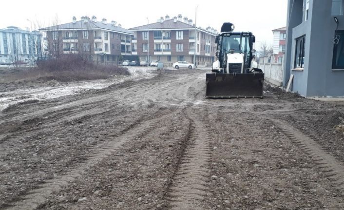 Düzce Belediyesi yol eksikleri tamamlanıyor