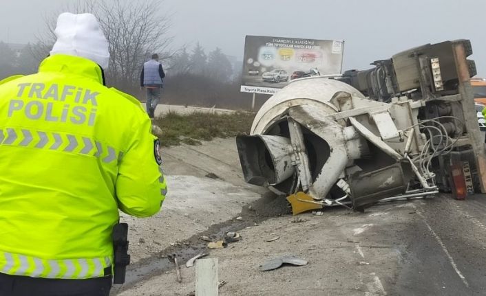 Edirne’de beton mikser yan yattı: 1 yaralı