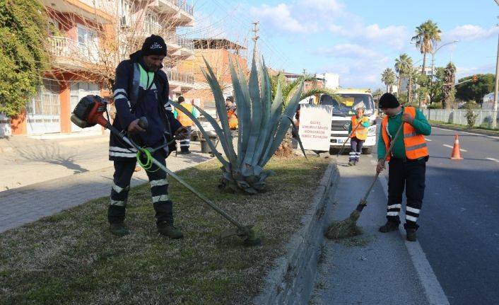 Efeler Belediyesi ekipleri peyzaj ve bakım çalışmalarına devam ediyor