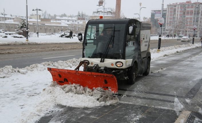 Ekipler aralıksız çalışıyor