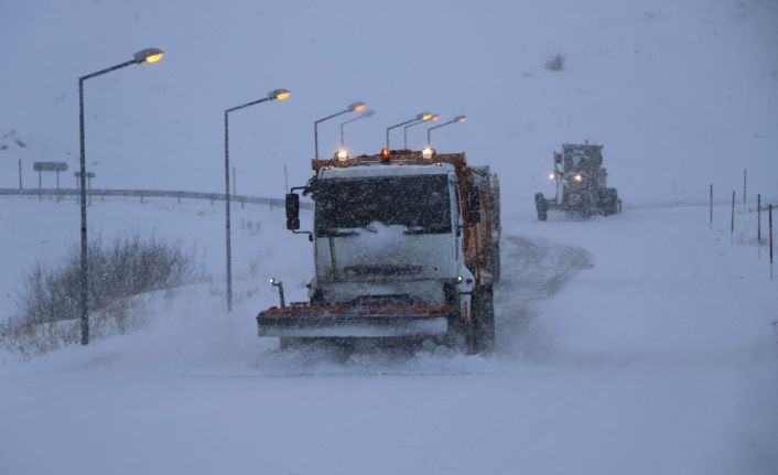 Erzincan’da 48 köy yolu ulaşıma kapandı