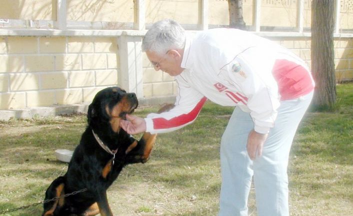 Eski İl Emniyet Müdürü Canca hayatını kaybetti