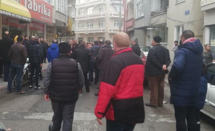 Evden kaçan kızlarını geri götürmek için geldiler, karakolluk oldular