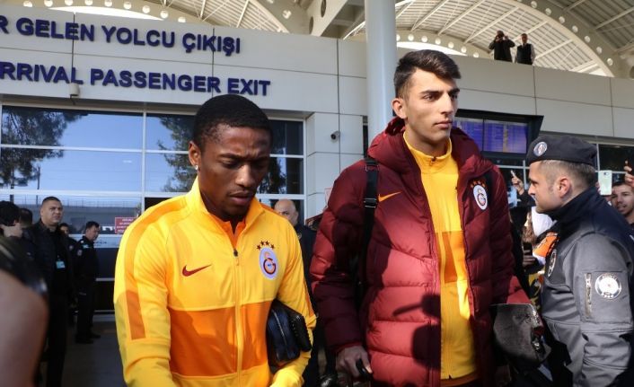 Galatasaray kafilesi ikinci yarı hazırlıkları için Antalya’ya geldi