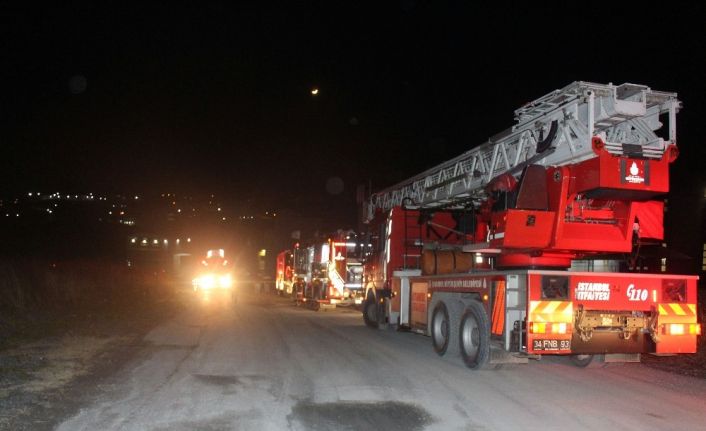 Hadımköy’de korkutan fabrika yangını