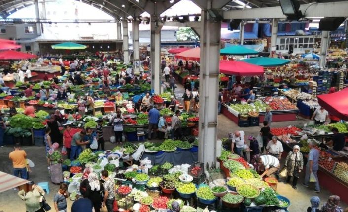 Halk pazarında fiyatlar cep yakıyor