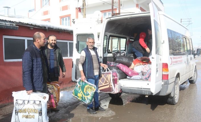 Harçlıklarıyla depremzedeler için battaniye aldı