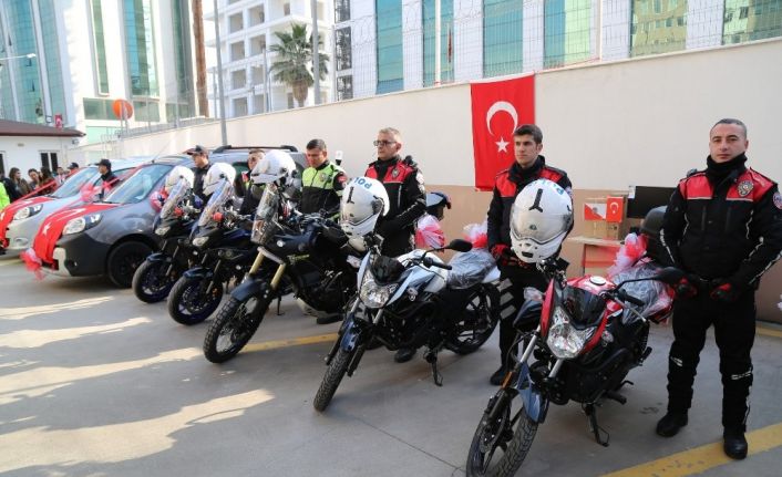 Hayırsever iş adamlarından İskenderun Emniyetine motosiklet ve araç hibesi