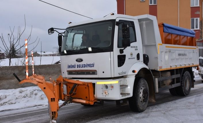 İnönü’de tuzlama çalışmaları devam ediyor