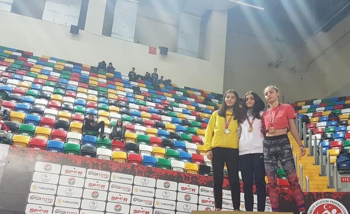 Ispartalı atletizmcilerden Türkiye dereceleri