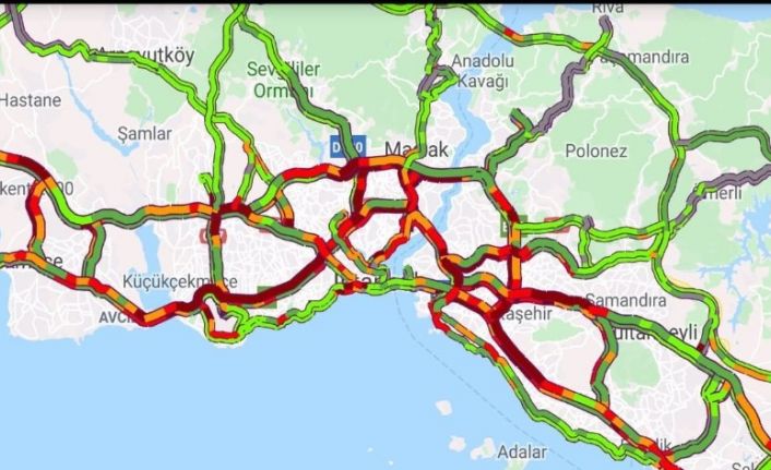 İstanbul’da yağışlı hava trafiği felç etti