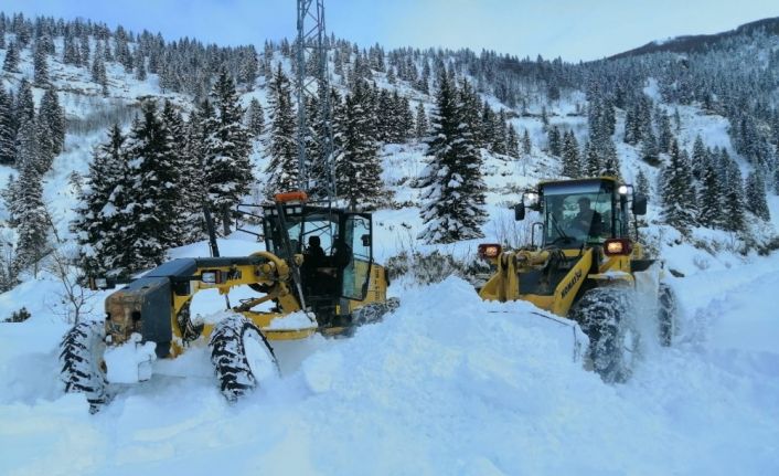 İstasyonda mahsur kalan HES işçileri kurtarıldı