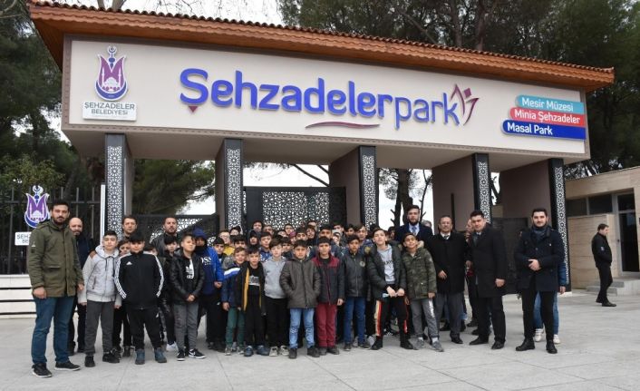 İzmirli öğrenciler Şehzadelerpark’ta ağırlandı