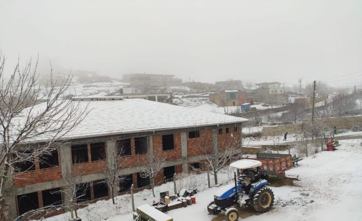 Kar Mazıdağı’nı beyaza bürüdü