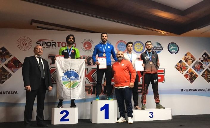 Kick Boks’ta Büyükşehirli sporcular başarılarla yurda geri döndü