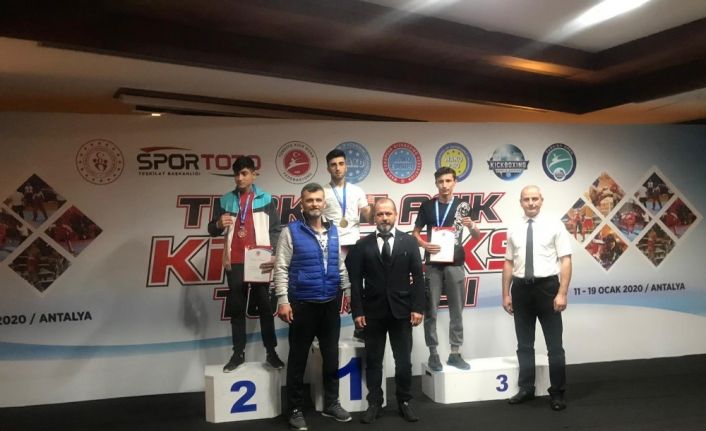 Kickboks’ta şampiyon oldular