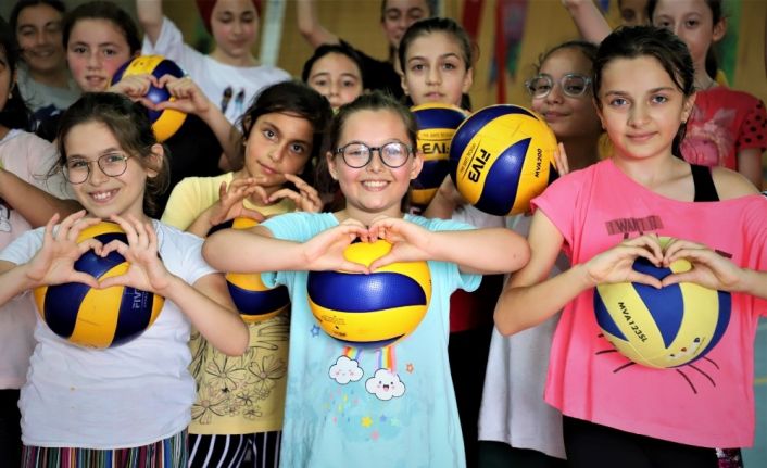 Kocaeli’de 3 bin öğrenciye voleybol eğitimi verilecek