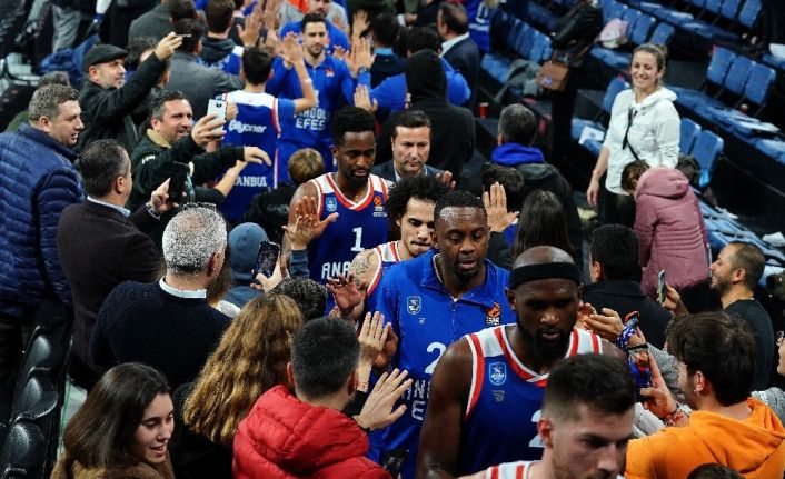 Lider Anadolu Efes, zorlu Real Madrid deplasmanında